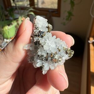 Pyrite in quartz specimen bundle